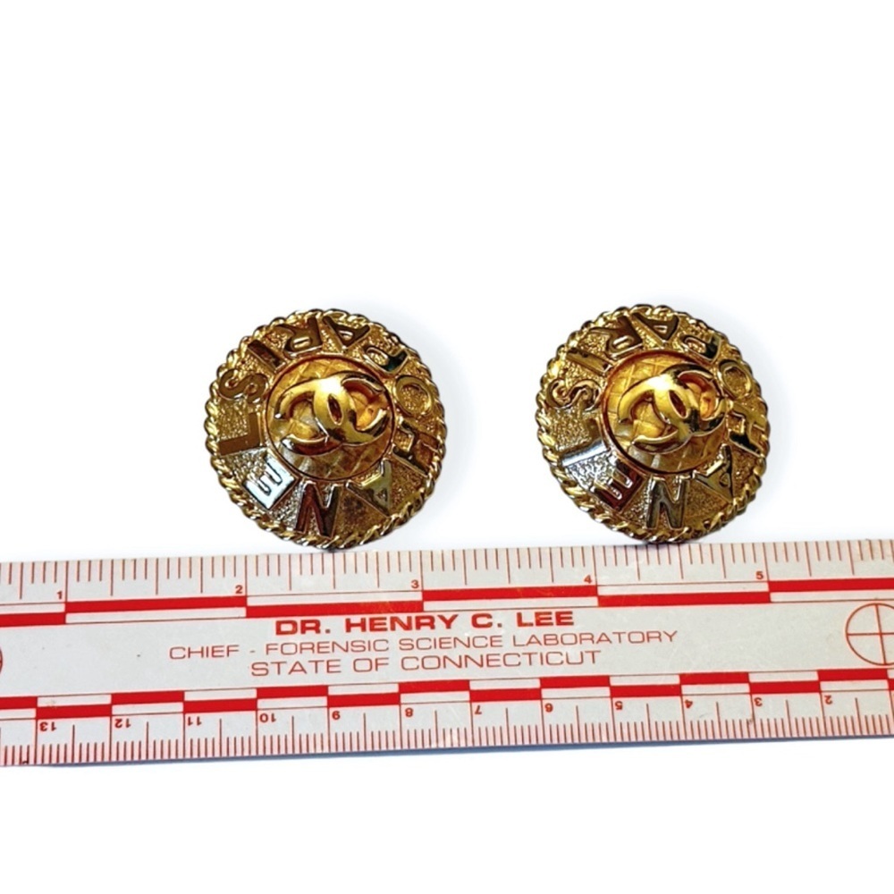 RARE Vintage Chanel 1980s ‘CHANEL PARIS’ Quilted Gold Clip On Earrings - Picture 6 of 6